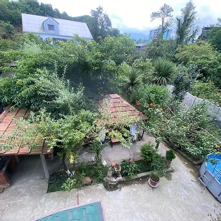 Holiday House Chkonia Hotel Batumi Luaran gambar
