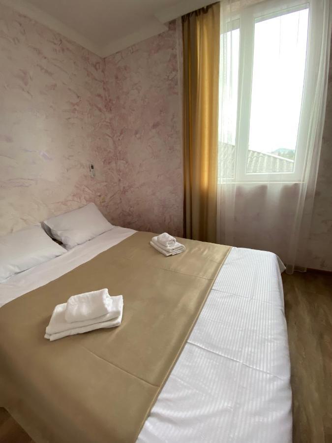 Holiday House Chkonia Hotel Batumi Luaran gambar