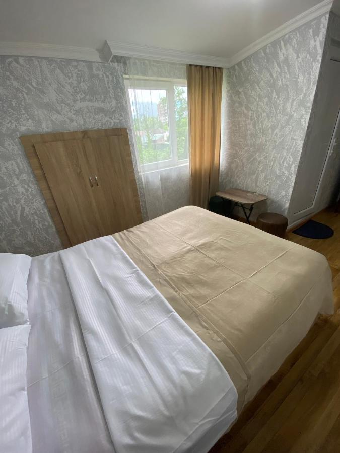 Holiday House Chkonia Hotel Batumi Luaran gambar