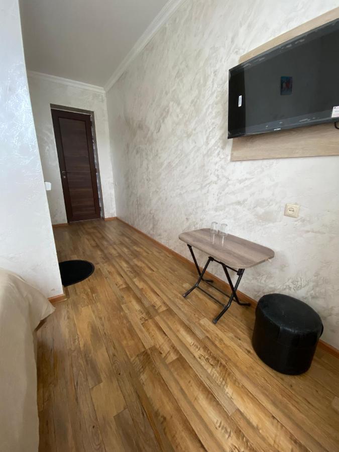 Holiday House Chkonia Hotel Batumi Luaran gambar