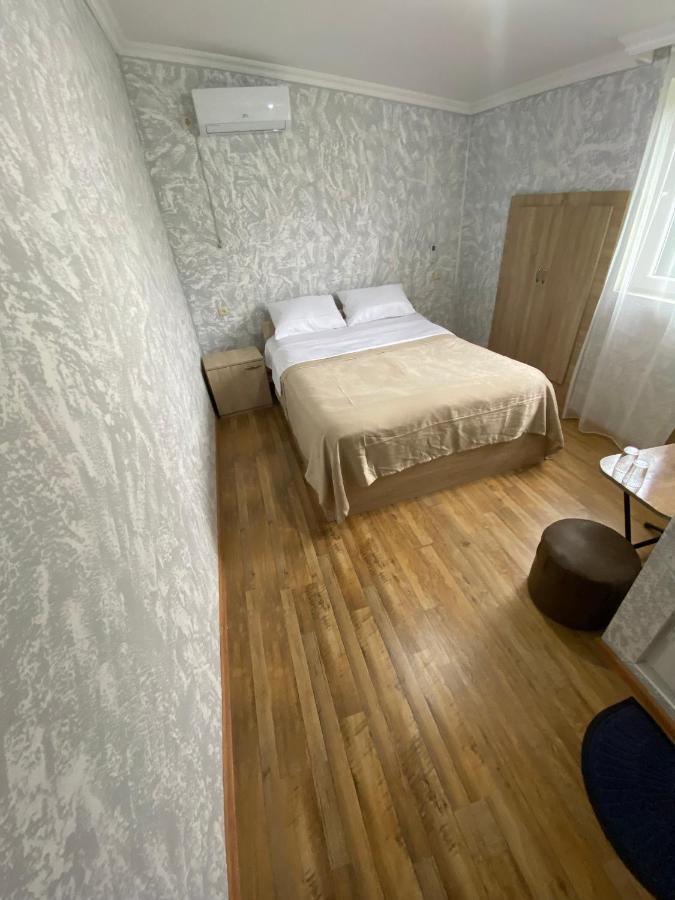 Holiday House Chkonia Hotel Batumi Luaran gambar