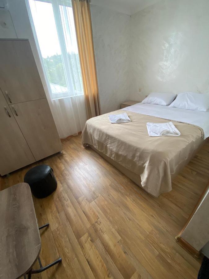 Holiday House Chkonia Hotel Batumi Luaran gambar