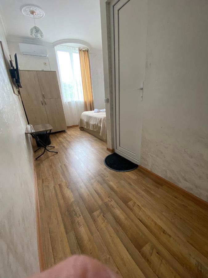 Holiday House Chkonia Hotel Batumi Luaran gambar