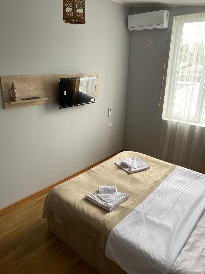 Holiday House Chkonia Hotel Batumi Luaran gambar