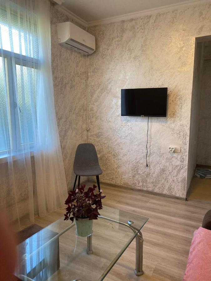 Holiday House Chkonia Hotel Batumi Luaran gambar