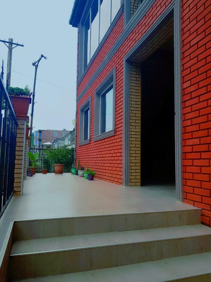 Holiday House Chkonia Hotel Batumi Luaran gambar