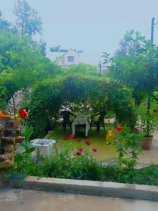 Holiday House Chkonia Hotel Batumi Luaran gambar